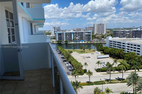 Copropriété à vendre à Hollywood, Floride: 2 chambres, 78.69 m2 № 711153 - photo 2