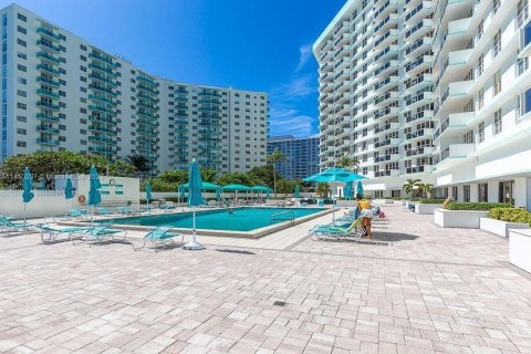 Copropriété à vendre à Hollywood, Floride: 2 chambres, 78.69 m2 № 711153 - photo 25