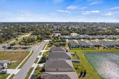 Casa en venta en Palm Bay, Florida, 4 dormitorios, 173.63 m2 № 1104375 - foto 2