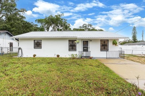 Villa ou maison à vendre à Edgewater, Floride: 3 chambres, 142.33 m2 № 844357 - photo 1