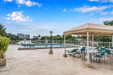 Condo in Fort Lauderdale, Florida, 1 bedroom  № 1014140 - photo 17