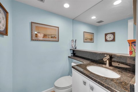 Condo in Fort Lauderdale, Florida, 1 bedroom  № 1014140 - photo 19