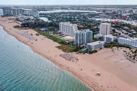 Condo in Fort Lauderdale, Florida, 1 bedroom  № 1014140 - photo 1