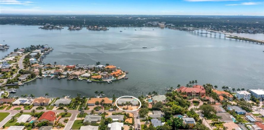 Terreno en Belleair Beach, Florida № 1400661