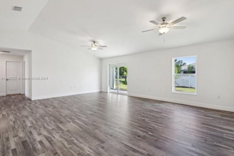 Villa ou maison à vendre à Cape Coral, Floride: 4 chambres, 164.16 m2 № 1360627 - photo 7