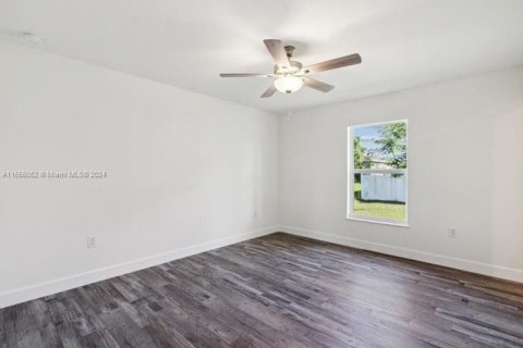 Casa en venta en Cape Coral, Florida, 4 dormitorios, 164.16 m2 № 1360627 - foto 19