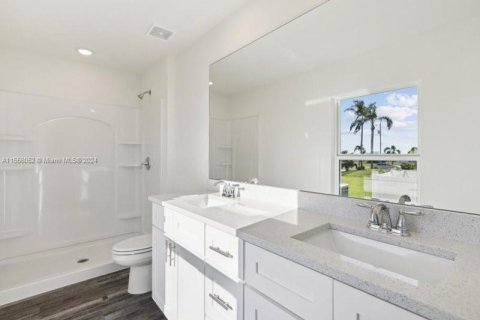 Villa ou maison à vendre à Cape Coral, Floride: 4 chambres, 164.16 m2 № 1360627 - photo 12