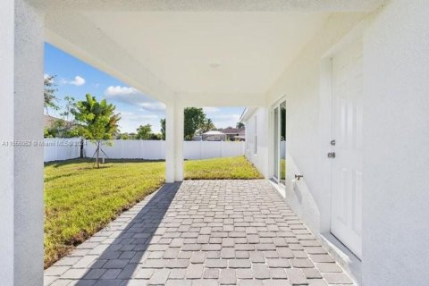 Villa ou maison à vendre à Cape Coral, Floride: 4 chambres, 164.16 m2 № 1360627 - photo 22