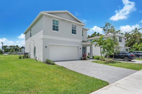 Villa ou maison à vendre à Lake Worth, Floride: 4 chambres, 188.41 m2 № 1224842 - photo 1