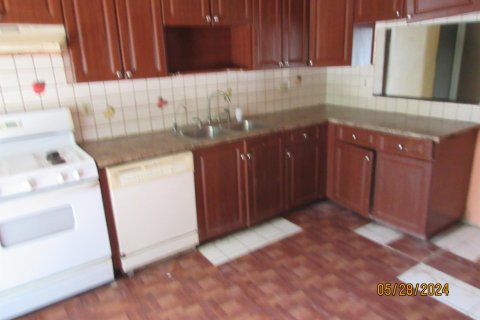 House in Lake Worth, Florida 2 bedrooms, 132.76 sq.m. № 1224790 - photo 4