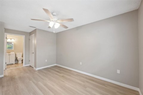 Condo in New Port Richey, Florida, 2 bedrooms  № 1315009 - photo 24