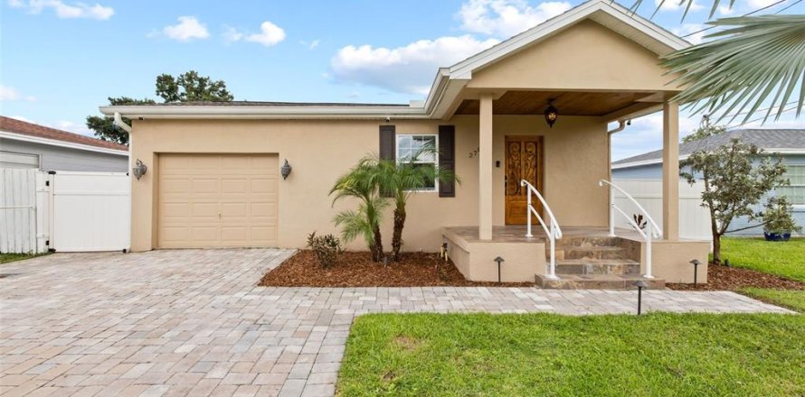 House in Tampa, Florida 4 bedrooms, 172.8 sq.m. № 1314975