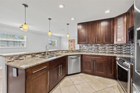 Casa en venta en Tampa, Florida, 4 dormitorios, 172.8 m2 № 1314975 - foto 8