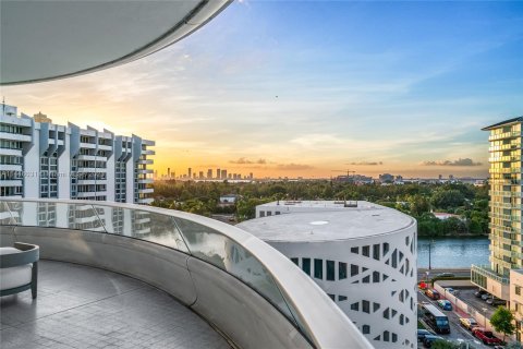 Condo in Miami Beach, Florida, 2 bedrooms  № 703144 - photo 24