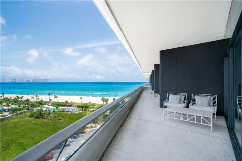 Condo in Miami Beach, Florida, 2 bedrooms  № 703144 - photo 1