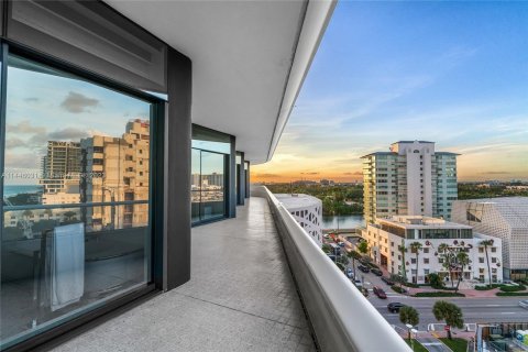 Condo in Miami Beach, Florida, 2 bedrooms  № 703144 - photo 25