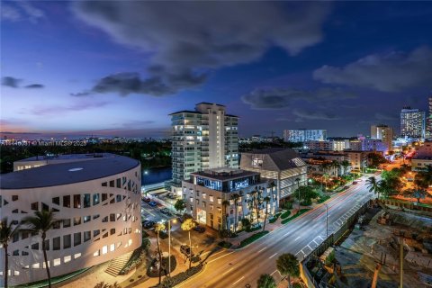 Condo in Miami Beach, Florida, 2 bedrooms  № 703144 - photo 29