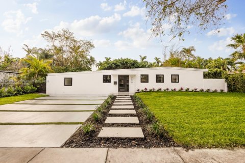 Villa ou maison à vendre à North Miami, Floride: 3 chambres, 197.88 m2 № 958930 - photo 1
