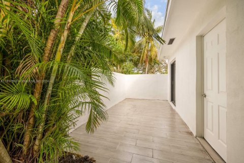 Villa ou maison à vendre à North Miami, Floride: 3 chambres, 197.88 m2 № 958930 - photo 22