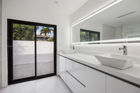 Villa ou maison à vendre à North Miami, Floride: 3 chambres, 197.88 m2 № 958930 - photo 15