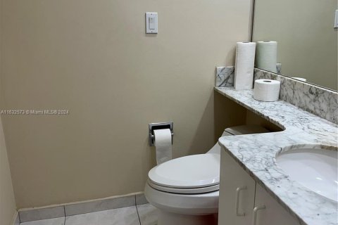 Condo in Key Biscayne, Florida, 1 bedroom  № 1316620 - photo 10