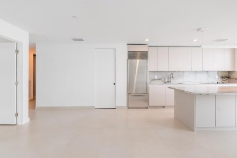 Condo in Miami, Florida, 2 bedrooms  № 815437 - photo 1