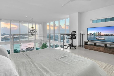 Condo in Miami, Florida, 2 bedrooms  № 815437 - photo 15