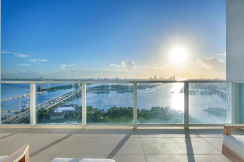 Copropriété à vendre à Miami, Floride: 2 chambres, 161.19 m2 № 815437 - photo 14