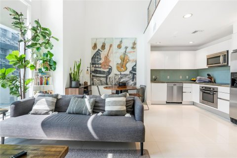 Condo in Miami, Florida, 1 bedroom  № 1389560 - photo 3