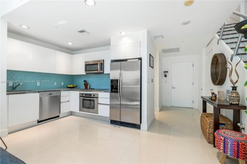 Condo in Miami, Florida, 1 bedroom  № 1389560 - photo 9