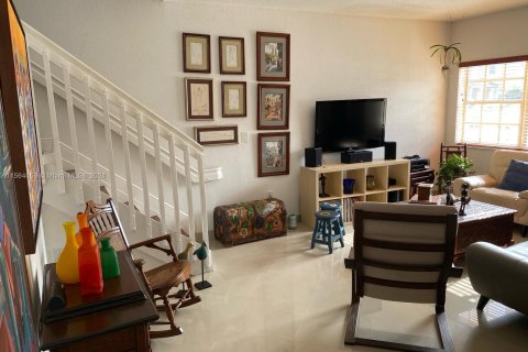 Townhouse in Doral, Florida 2 bedrooms, 136.57 sq.m. № 1389559 - photo 12