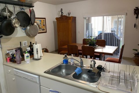 Adosado en venta en Doral, Florida, 2 dormitorios, 136.57 m2 № 1389559 - foto 4