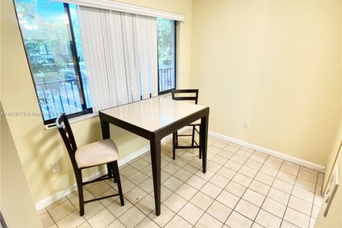 Condo in Tamarac, Florida, 2 bedrooms  № 1406249 - photo 9