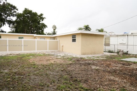 Propiedad comercial en venta en Lantana, Florida № 1406296 - foto 5