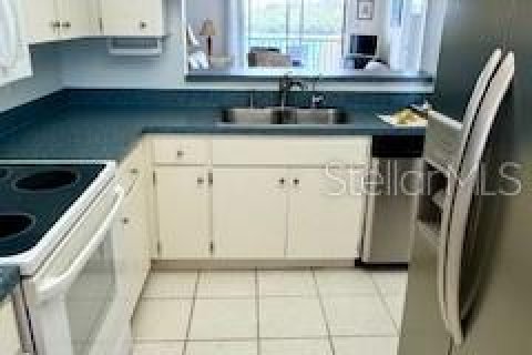 Condo in Port Richey, Florida, 2 bedrooms  № 1165894 - photo 16