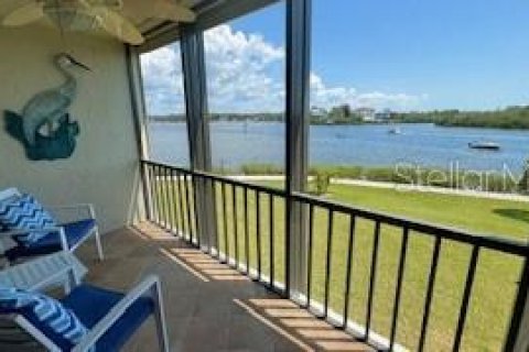 Condo in Port Richey, Florida, 2 bedrooms  № 1165894 - photo 18