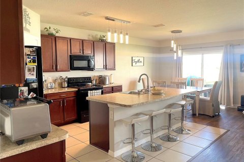 Casa en venta en Kissimmee, Florida, 5 dormitorios, 248.42 m2 № 1346247 - foto 3