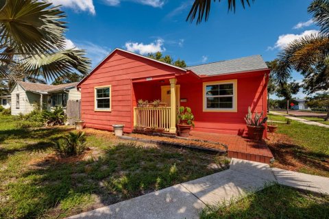 House in Saint Petersburg, Florida 2 bedrooms, 89 sq.m. № 1342634 - photo 5