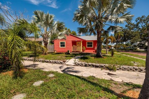 Casa en venta en Saint Petersburg, Florida, 2 dormitorios, 89 m2 № 1342634 - foto 1