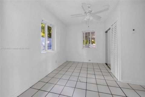 Commercial property in Miami, Florida 208.01 sq.m. № 1421628 - photo 15