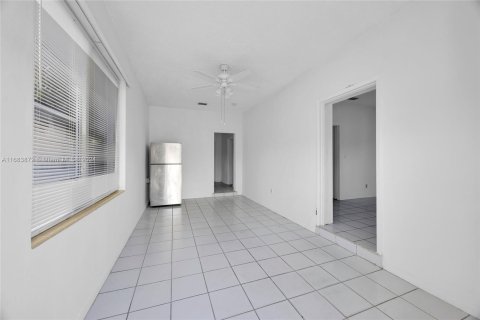 Commercial property in Miami, Florida 208.01 sq.m. № 1421628 - photo 20