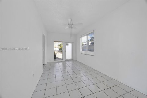 Commercial property in Miami, Florida 208.01 sq.m. № 1421628 - photo 19