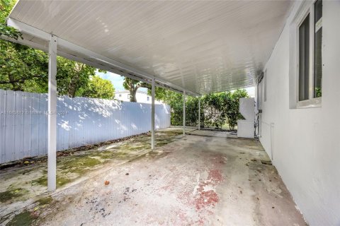 Commercial property in Miami, Florida 208.01 sq.m. № 1421628 - photo 22