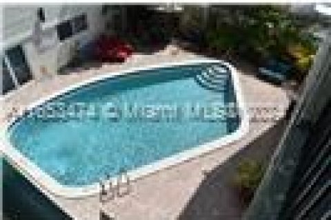 House in Miami Beach, Florida 1 bedroom № 1351712 - photo 5