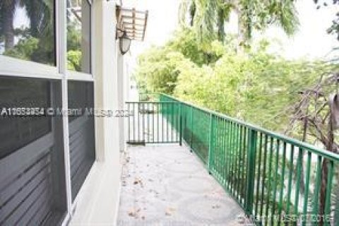 House in Miami Beach, Florida 1 bedroom № 1351712 - photo 13