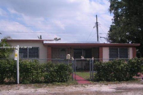 Villa ou maison à louer à Miami, Floride: 3 chambres № 1351710 - photo 1