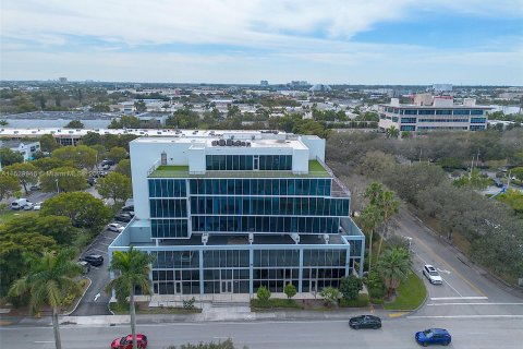 Commercial property in Doral, Florida № 1006836 - photo 1