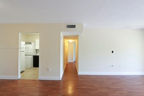Снять в аренду квартиру в Дорал, Флорида 2 спальни, 98.57м2, № 827606 - фото 4