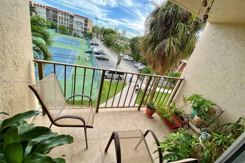 Condo in Hallandale Beach, Florida, 1 bedroom  № 1160172 - photo 10