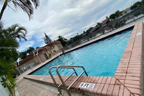 Condo in Hallandale Beach, Florida, 1 bedroom  № 1160172 - photo 15